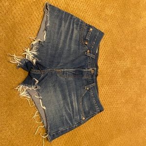 Levi’s shorts never worn!